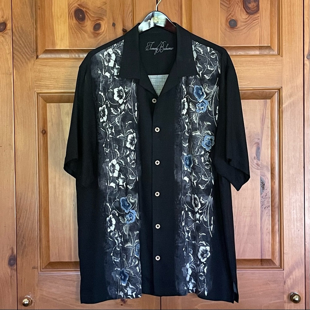 Tommy Bahama Mens Button Down Shirt.